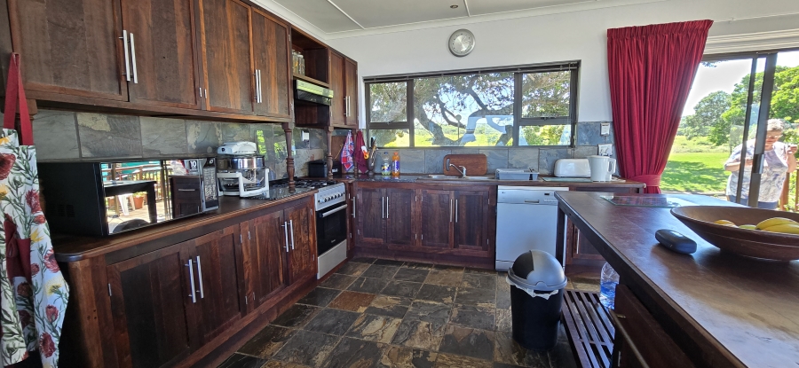 4 Bedroom Property for Sale in Marshstrand Eastern Cape